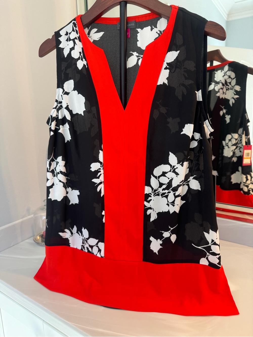Vince Camuto Black White Floral Red Trim V-Neck Camisole
